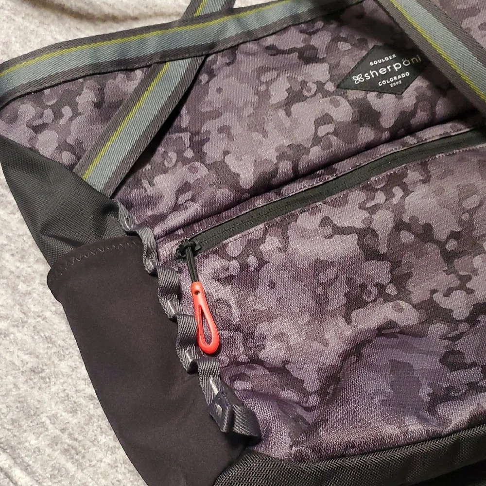 Sherpani Grey and Black Tote Bag with Sporty Design - Picture 6 of 9